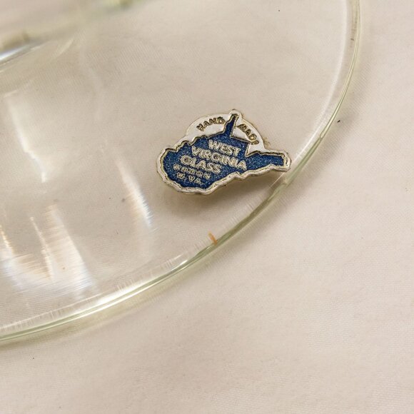 Elegant Hand-Made West Virginia Glass Nautical Etched Vase – Vintage Masterpiece - Picture 5 of 6